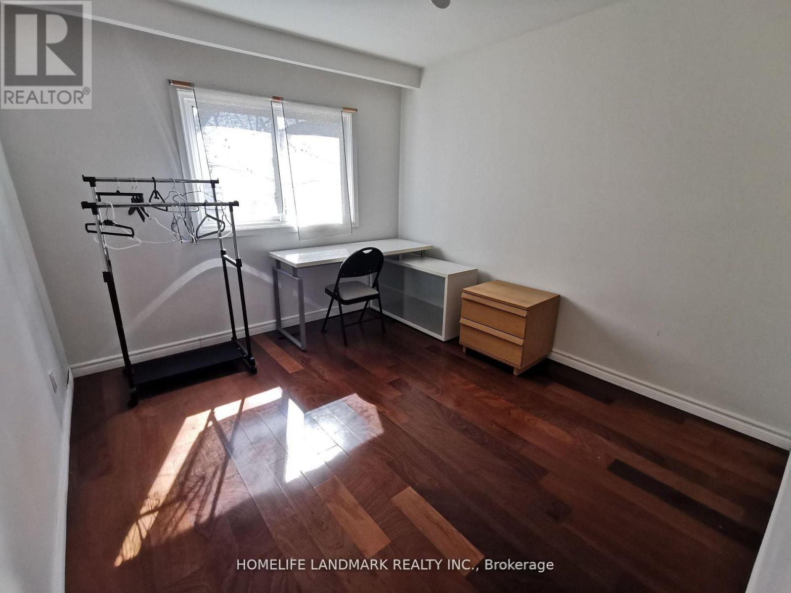 Middle - 84 Harrington Crescent, Toronto, Ontario  M2M 2Y5 - Photo 7 - C12945096