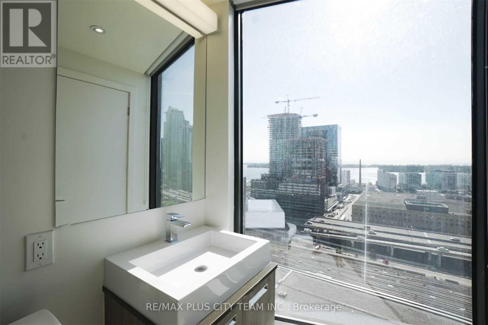 1905 - 2a Church Street, Toronto, Ontario  M5E 0E1 - Photo 16 - C12945112