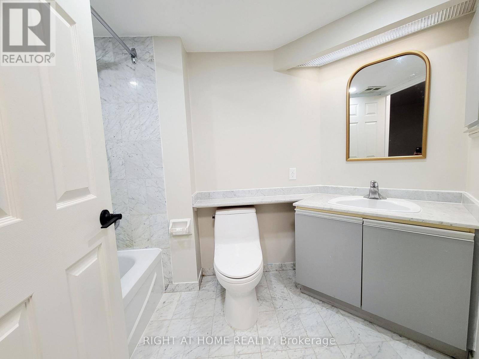 210 - 5 Concorde Place, Toronto, Ontario  M3C 3M8 - Photo 12 - C12945134