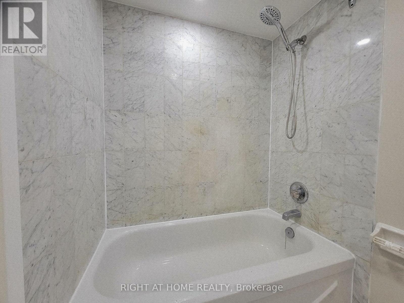 210 - 5 Concorde Place, Toronto, Ontario  M3C 3M8 - Photo 13 - C12945134