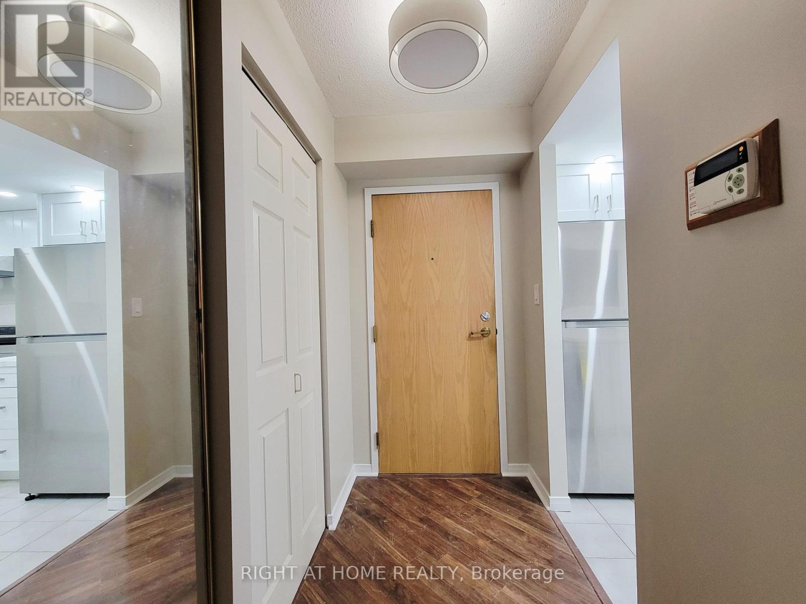 210 - 5 Concorde Place, Toronto, Ontario  M3C 3M8 - Photo 6 - C12945134