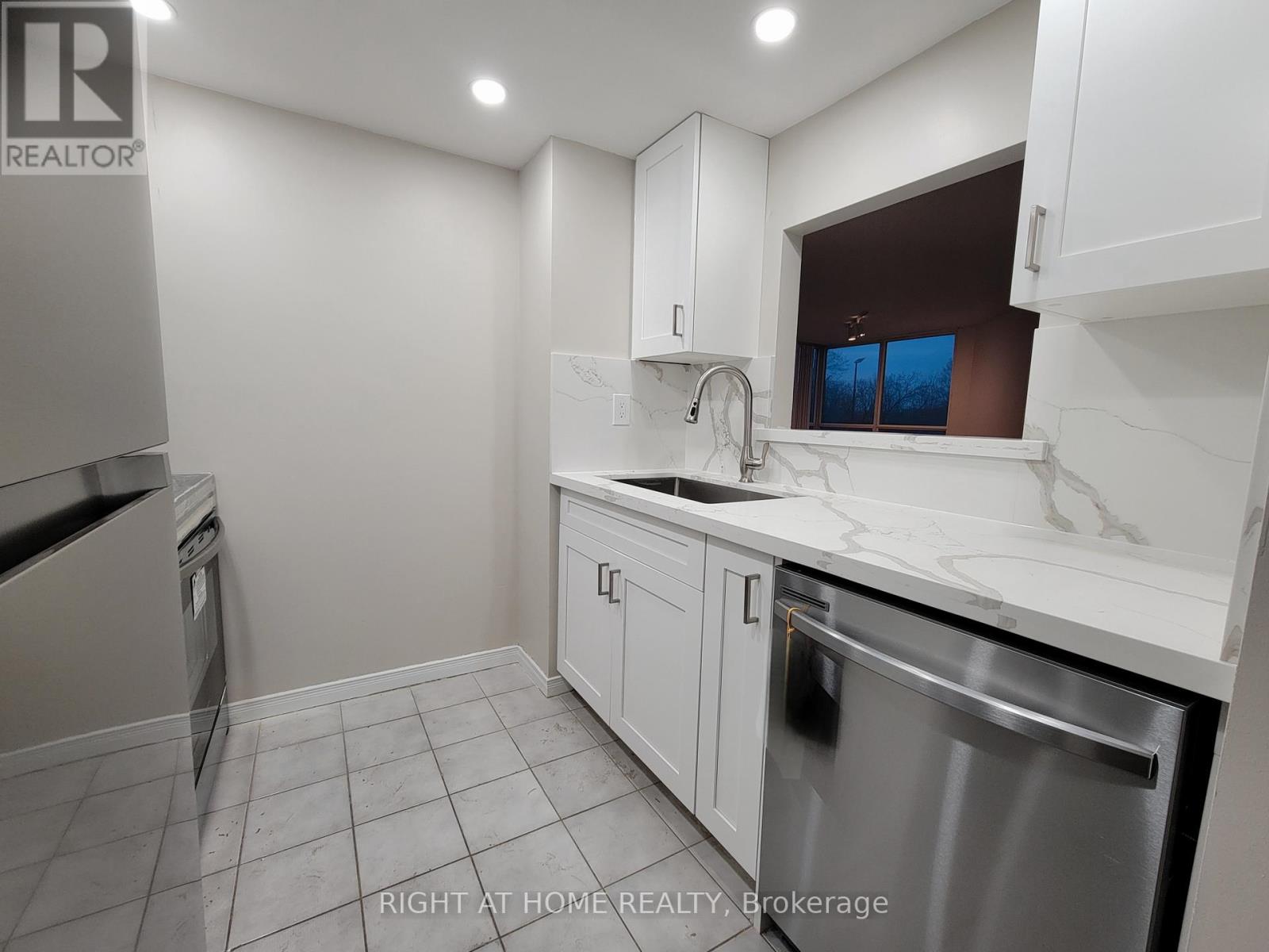 210 - 5 Concorde Place, Toronto, Ontario  M3C 3M8 - Photo 7 - C12945134