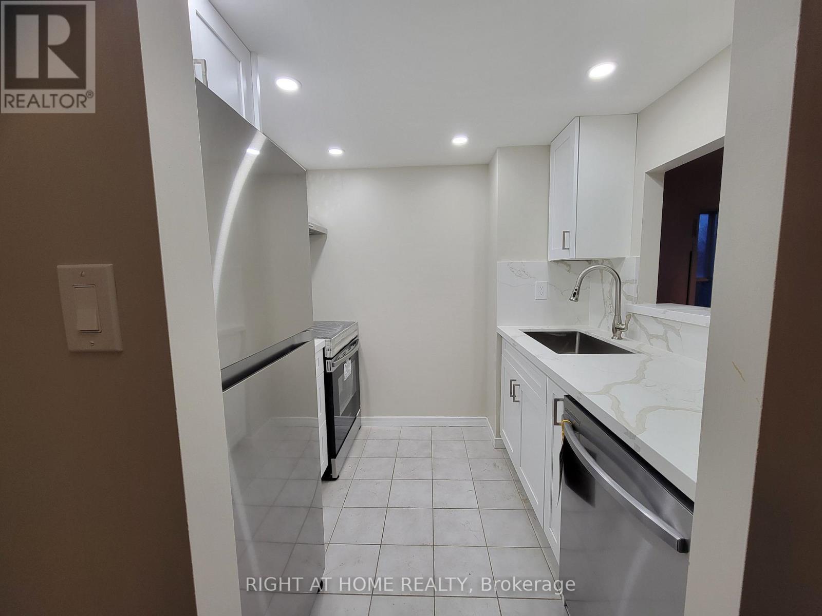 210 - 5 Concorde Place, Toronto, Ontario  M3C 3M8 - Photo 8 - C12945134