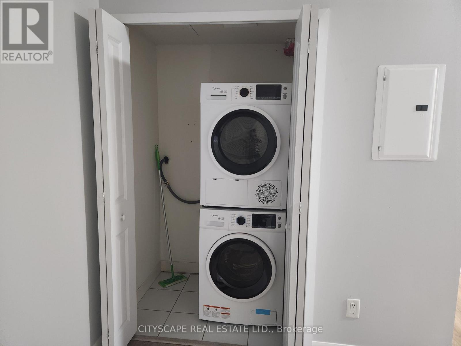 301 - 15 Bruyeres Mews, Toronto, Ontario  M5V 0A7 - Photo 14 - C12945188