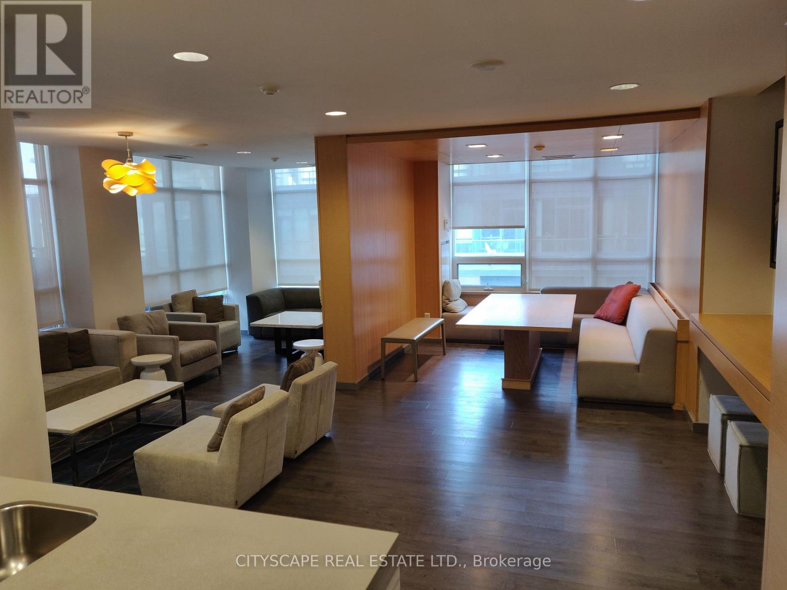 301 - 15 Bruyeres Mews, Toronto, Ontario  M5V 0A7 - Photo 6 - C12945188