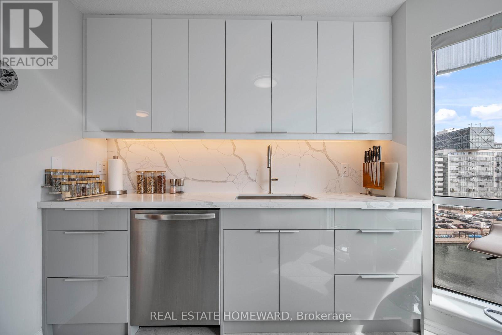 704 - 10 Queens Quay W, Toronto, Ontario  M5J 2R9 - Photo 11 - C12945238