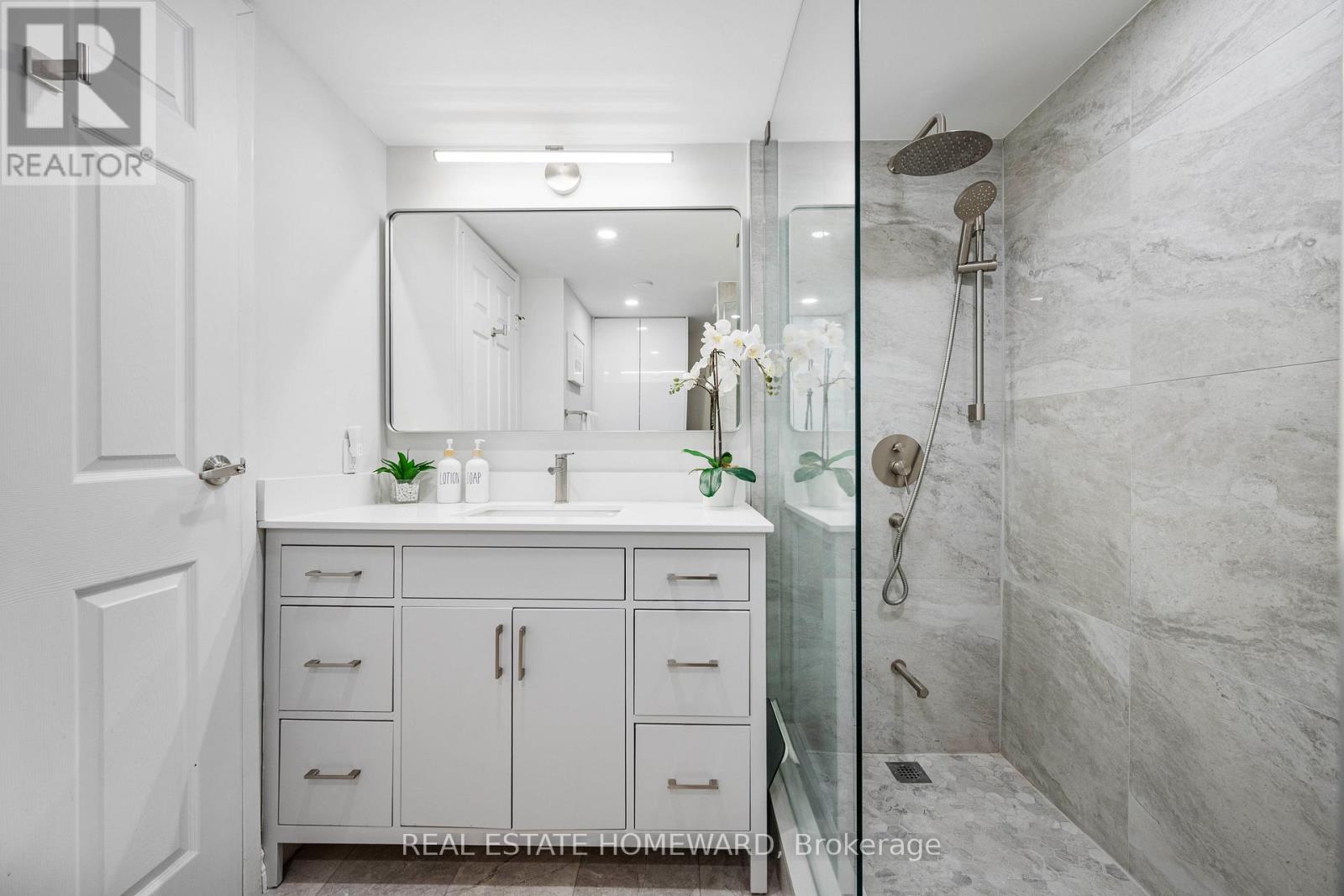 704 - 10 Queens Quay W, Toronto, Ontario  M5J 2R9 - Photo 19 - C12945238