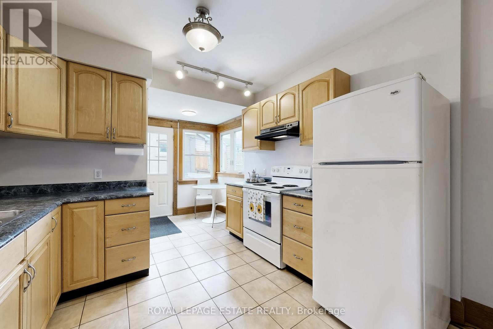 2 Beck Avenue, Toronto, Ontario  M4C 4L5 - Photo 11 - E12944930