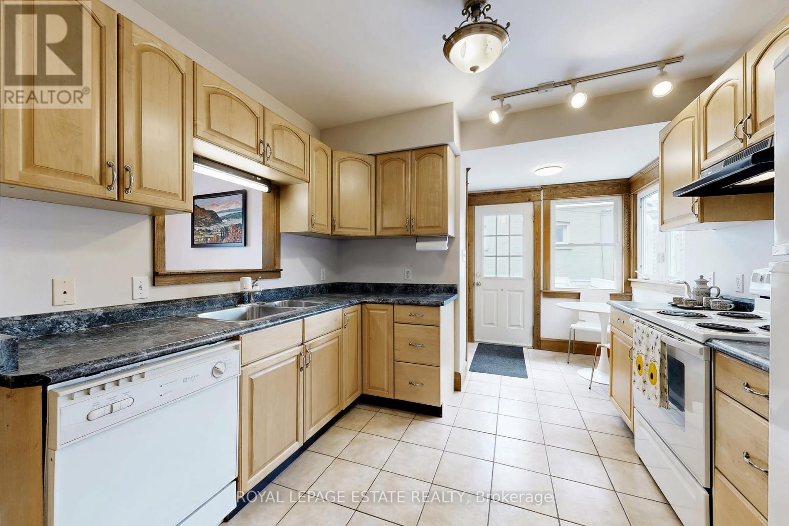 2 Beck Avenue, Toronto, Ontario  M4C 4L5 - Photo 12 - E12944930