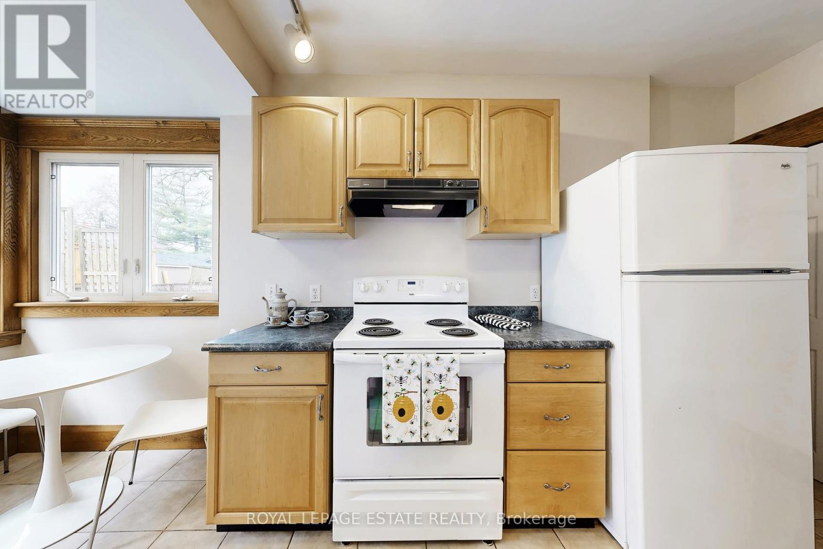 2 Beck Avenue, Toronto, Ontario  M4C 4L5 - Photo 13 - E12944930