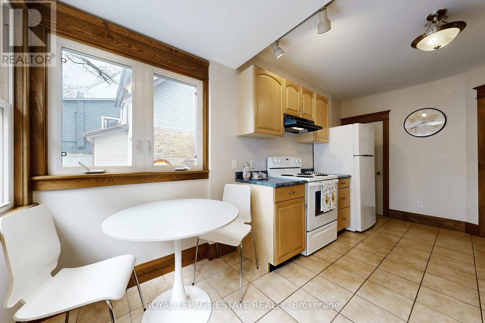 2 Beck Avenue, Toronto, Ontario  M4C 4L5 - Photo 15 - E12944930