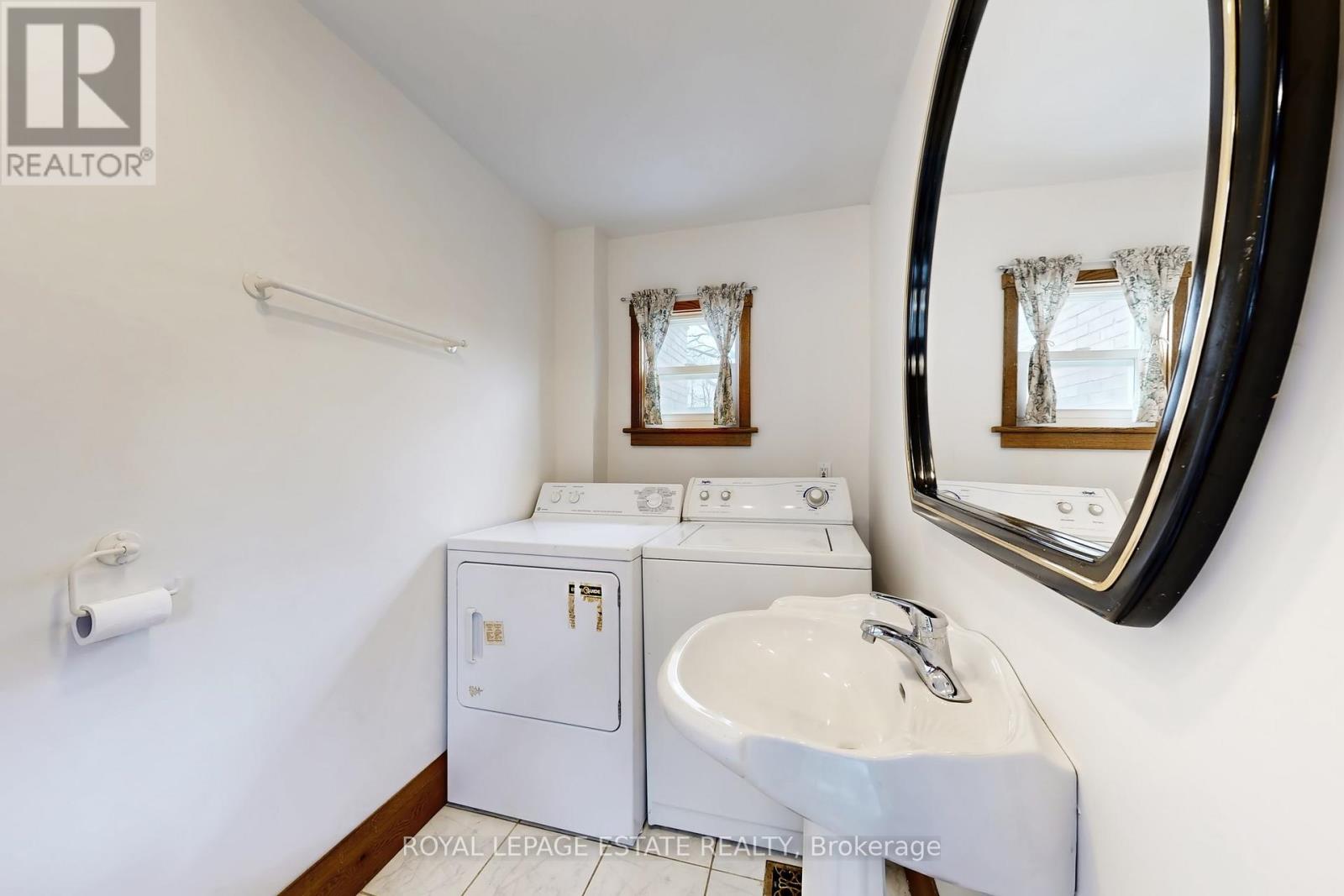 2 Beck Avenue, Toronto, Ontario  M4C 4L5 - Photo 16 - E12944930