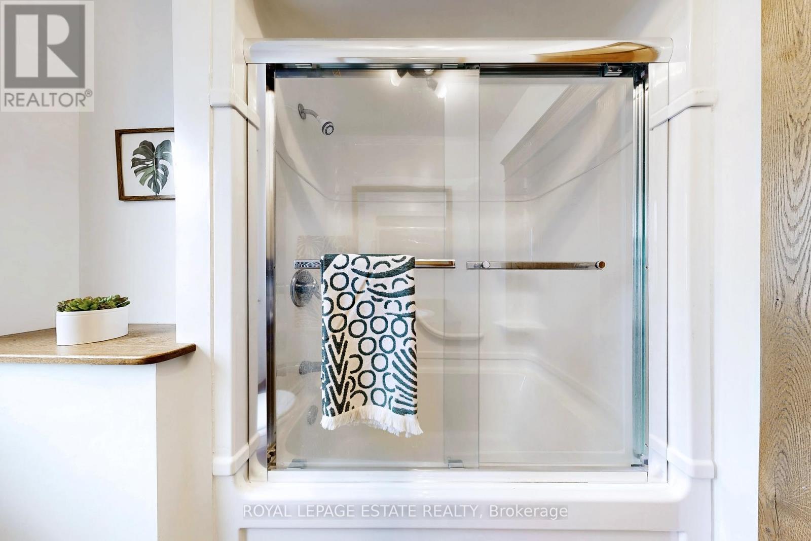 2 Beck Avenue, Toronto, Ontario  M4C 4L5 - Photo 23 - E12944930