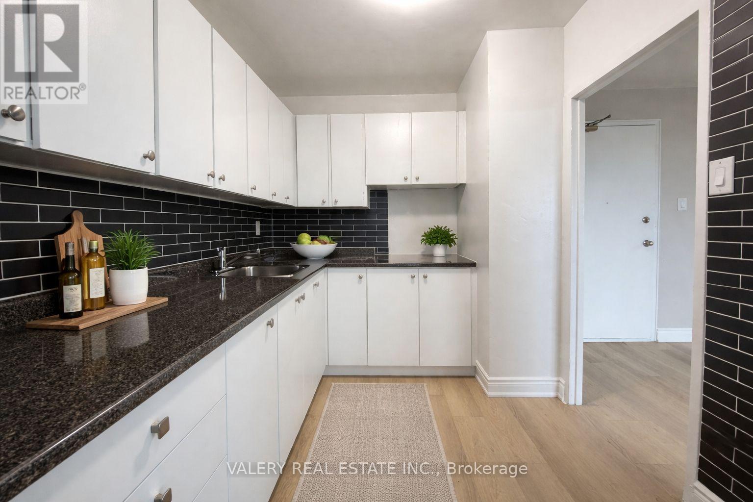 605 - 1725 Lawrence Avenue E, Toronto, Ontario  M1R 2X7 - Photo 2 - E12945040