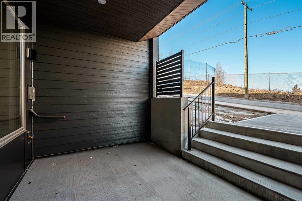 2527 Sovereign Crescent SW, Calgary, Alberta  T3C 3Y3 - Photo 2 - A2285427