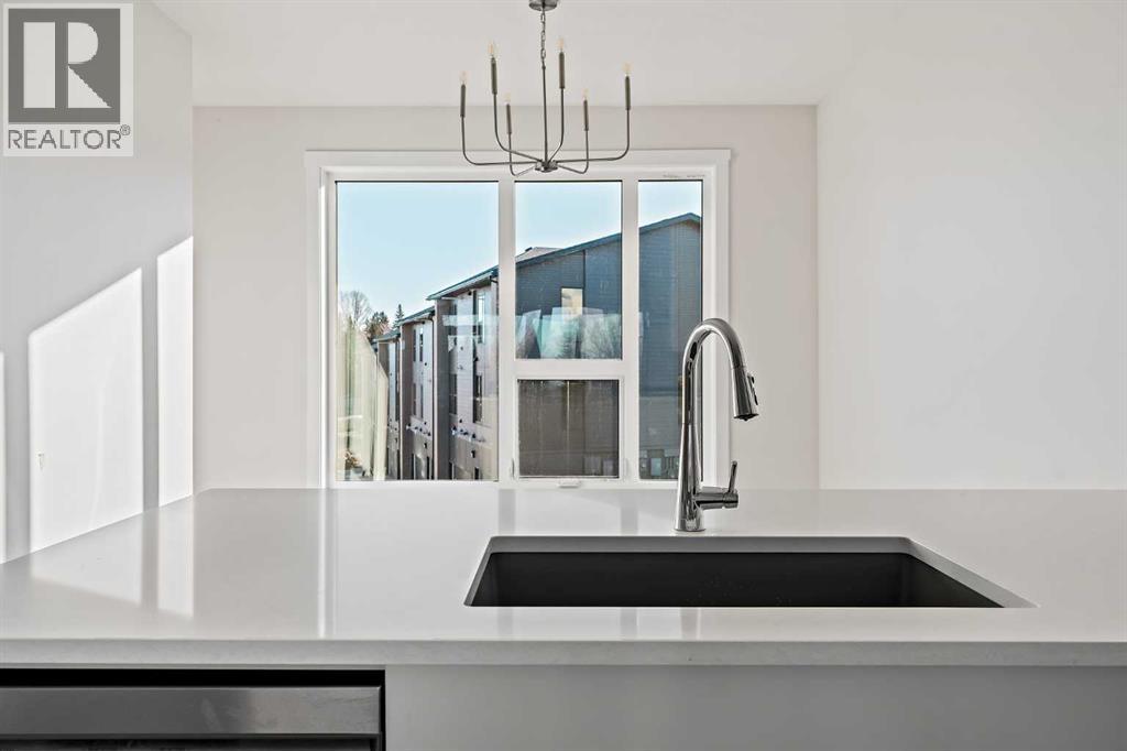 2527 Sovereign Crescent SW, Calgary, Alberta  T3C 3Y3 - Photo 9 - A2285427