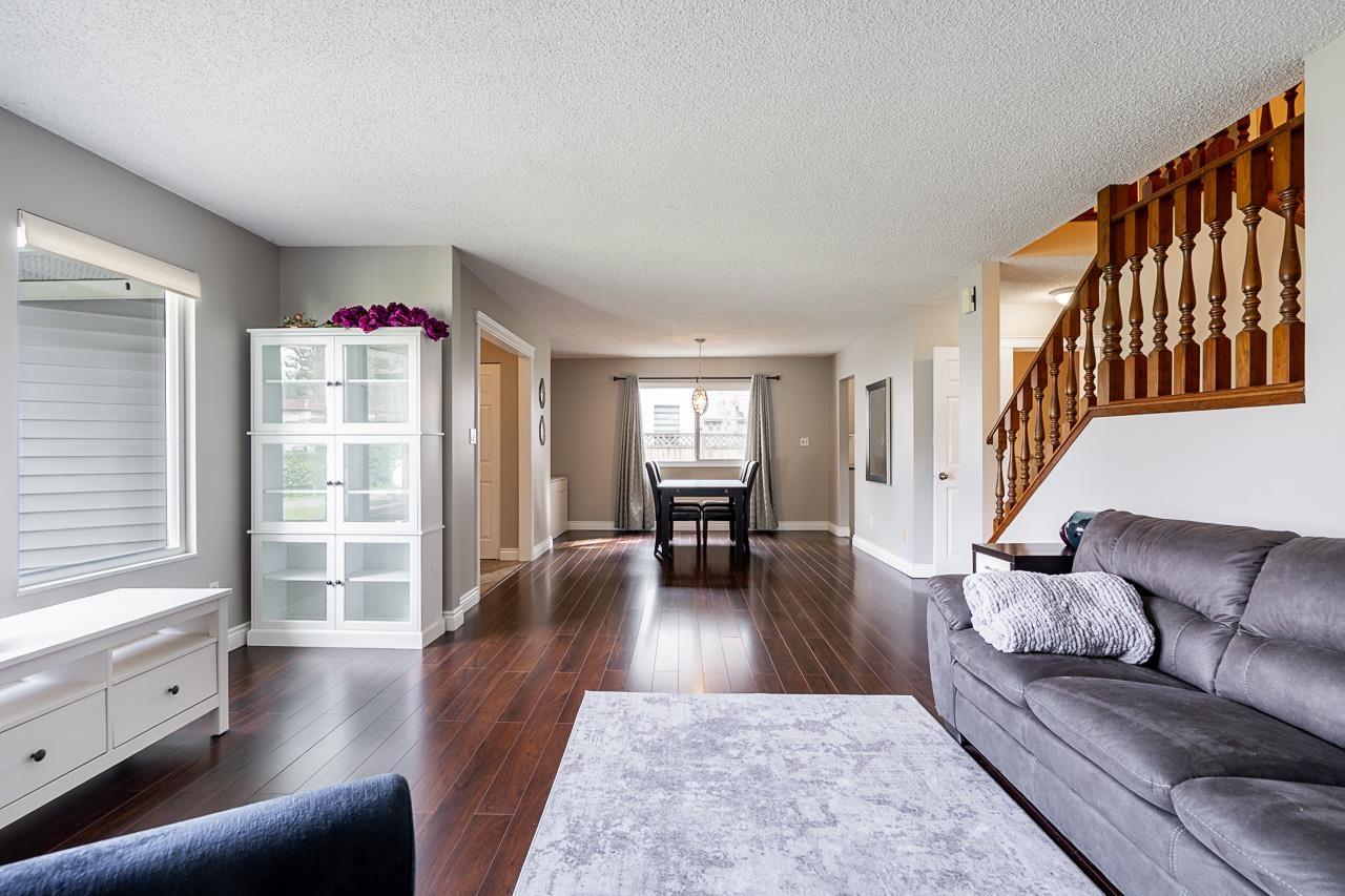 12946 66a Avenue, Surrey, British Columbia  V3W 8Z7 - Photo 4 - R3104800