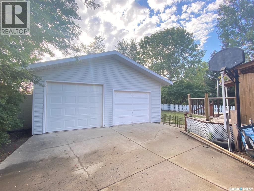 434 2nd Street, Weyburn, Saskatchewan  S4H 0V5 - Photo 4 - SK031775