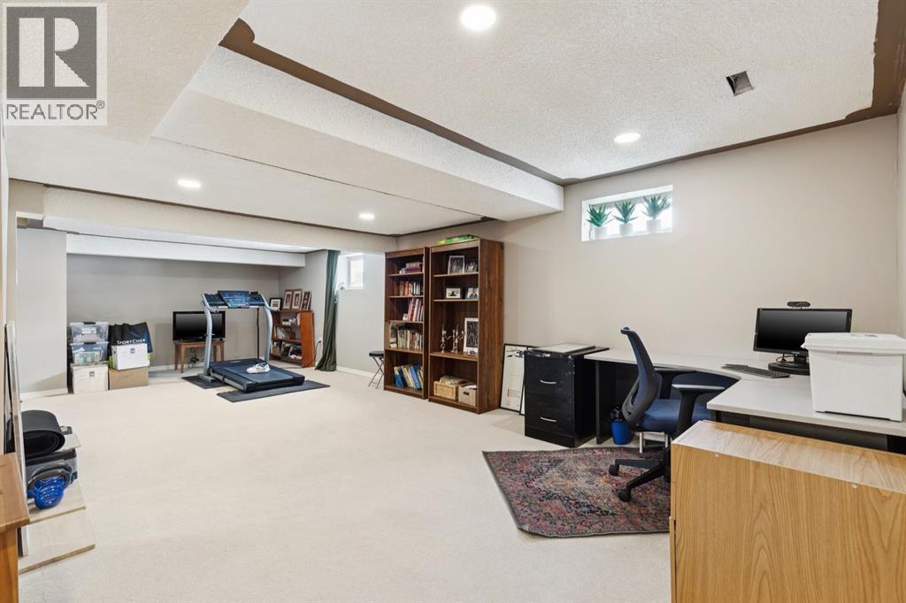 4 Wood Valley Rise Sw, Calgary, Alberta  T2W 5X5 - Photo 31 - A2292225