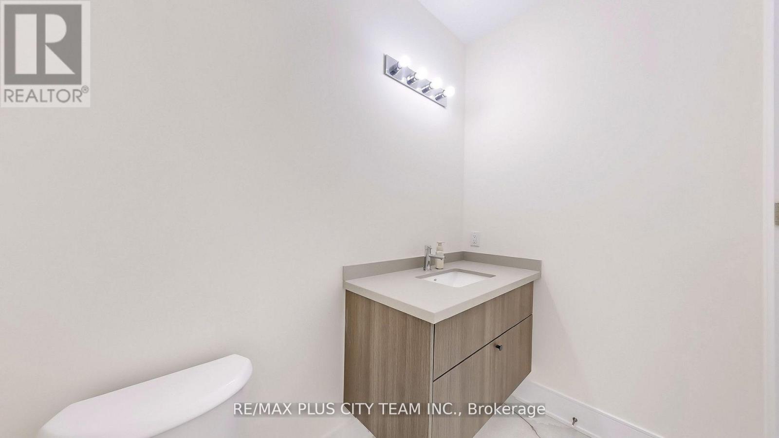 8 Saxby Farm Avenue, King, Ontario  L7B 1K5 - Photo 16 - N12944896