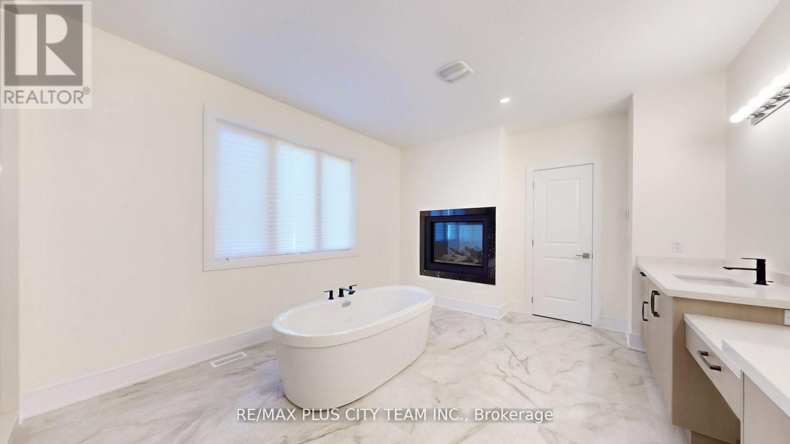 8 Saxby Farm Avenue, King, Ontario  L7B 1K5 - Photo 26 - N12944896