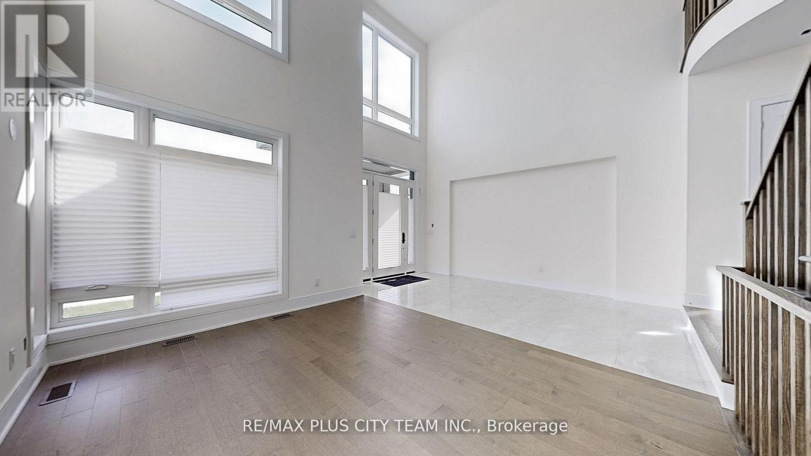 8 Saxby Farm Avenue, King, Ontario  L7B 1K5 - Photo 3 - N12944896