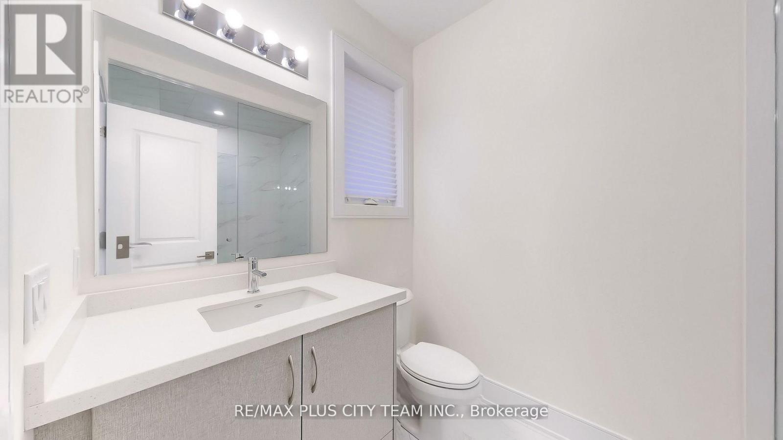 8 Saxby Farm Avenue, King, Ontario  L7B 1K5 - Photo 37 - N12944896