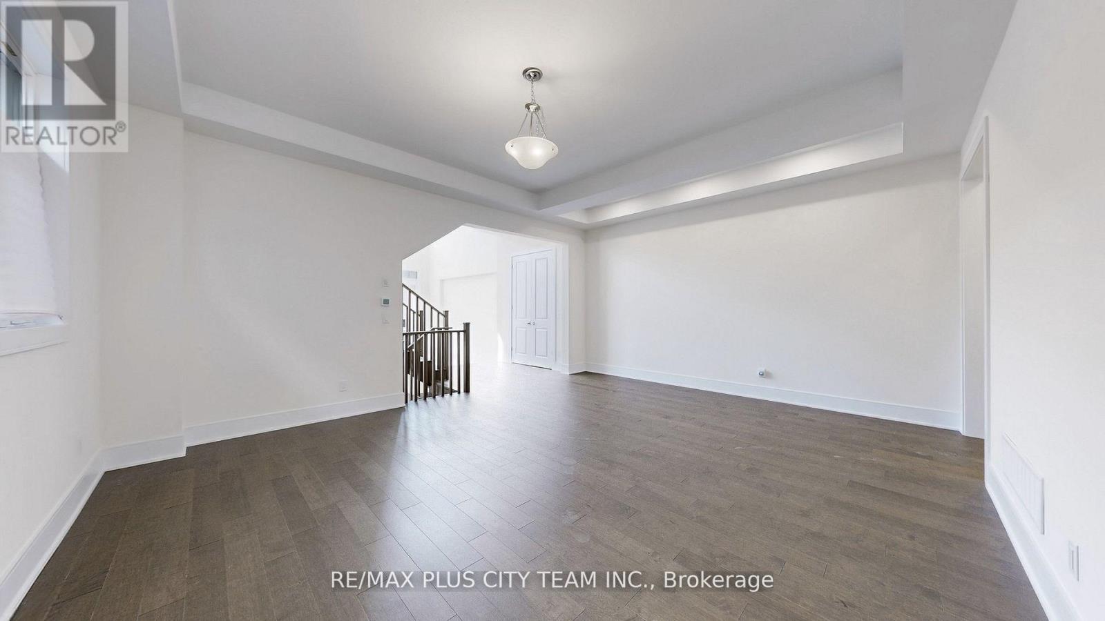 8 Saxby Farm Avenue, King, Ontario  L7B 1K5 - Photo 6 - N12944896