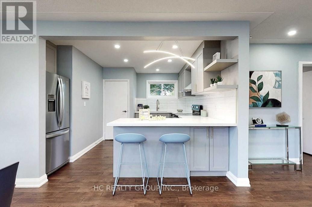 101 Cartier Crescent, Richmond Hill, Ontario  L4C 2N3 - Photo 2 - N12944932