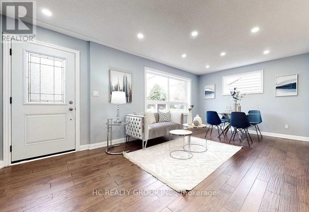 101 Cartier Crescent, Richmond Hill, Ontario  L4C 2N3 - Photo 3 - N12944932