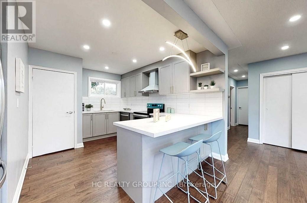 101 Cartier Crescent, Richmond Hill, Ontario  L4C 2N3 - Photo 4 - N12944932