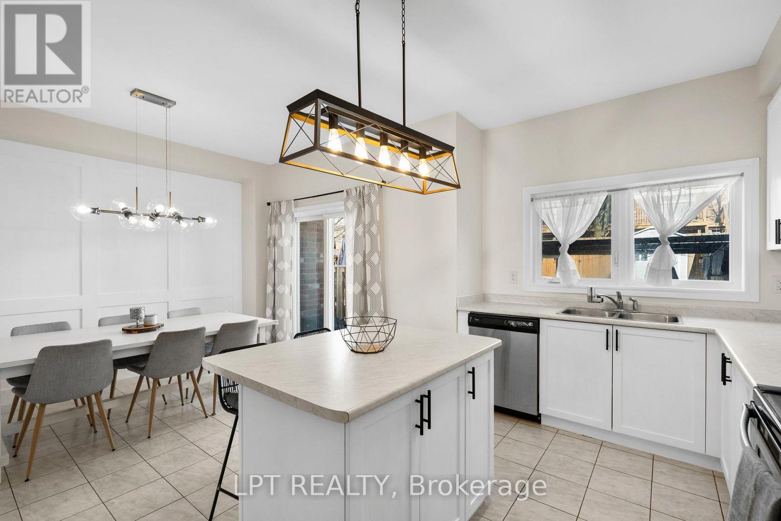 117 Taucar Gate, Bradford West Gwillimbury (Bradford), Ontario  L3Z 0V8 - Photo 10 - N12945014