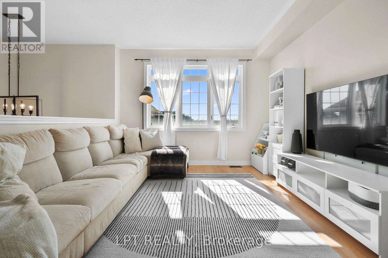 117 Taucar Gate, Bradford West Gwillimbury (Bradford), Ontario  L3Z 0V8 - Photo 4 - N12945014