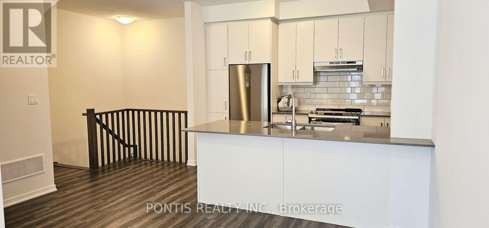 200 - 141 Honeycrisp Crescent, Vaughan, Ontario  L4K 5Z8 - Photo 6 - N12945052