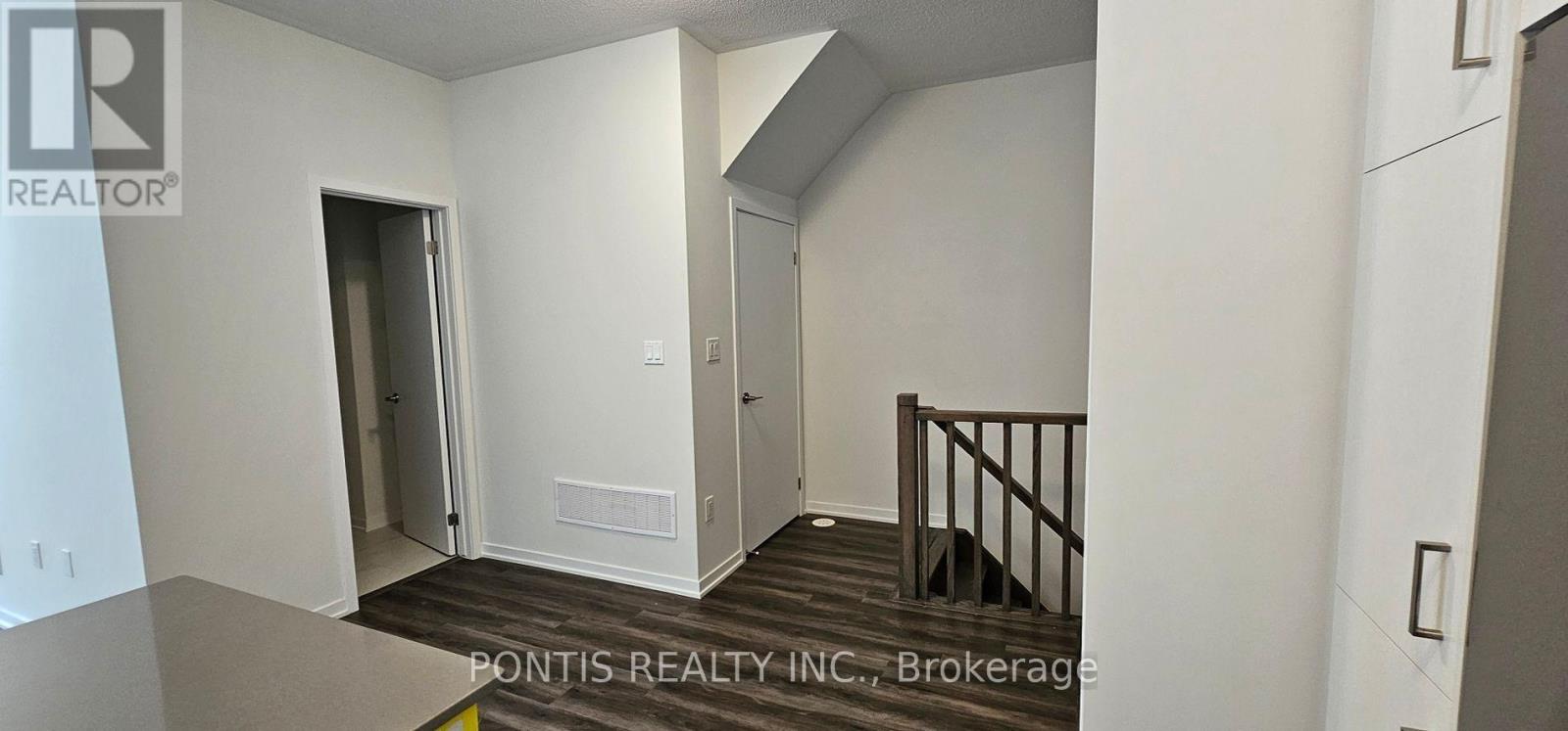 200 - 141 Honeycrisp Crescent, Vaughan, Ontario  L4K 5Z8 - Photo 8 - N12945052