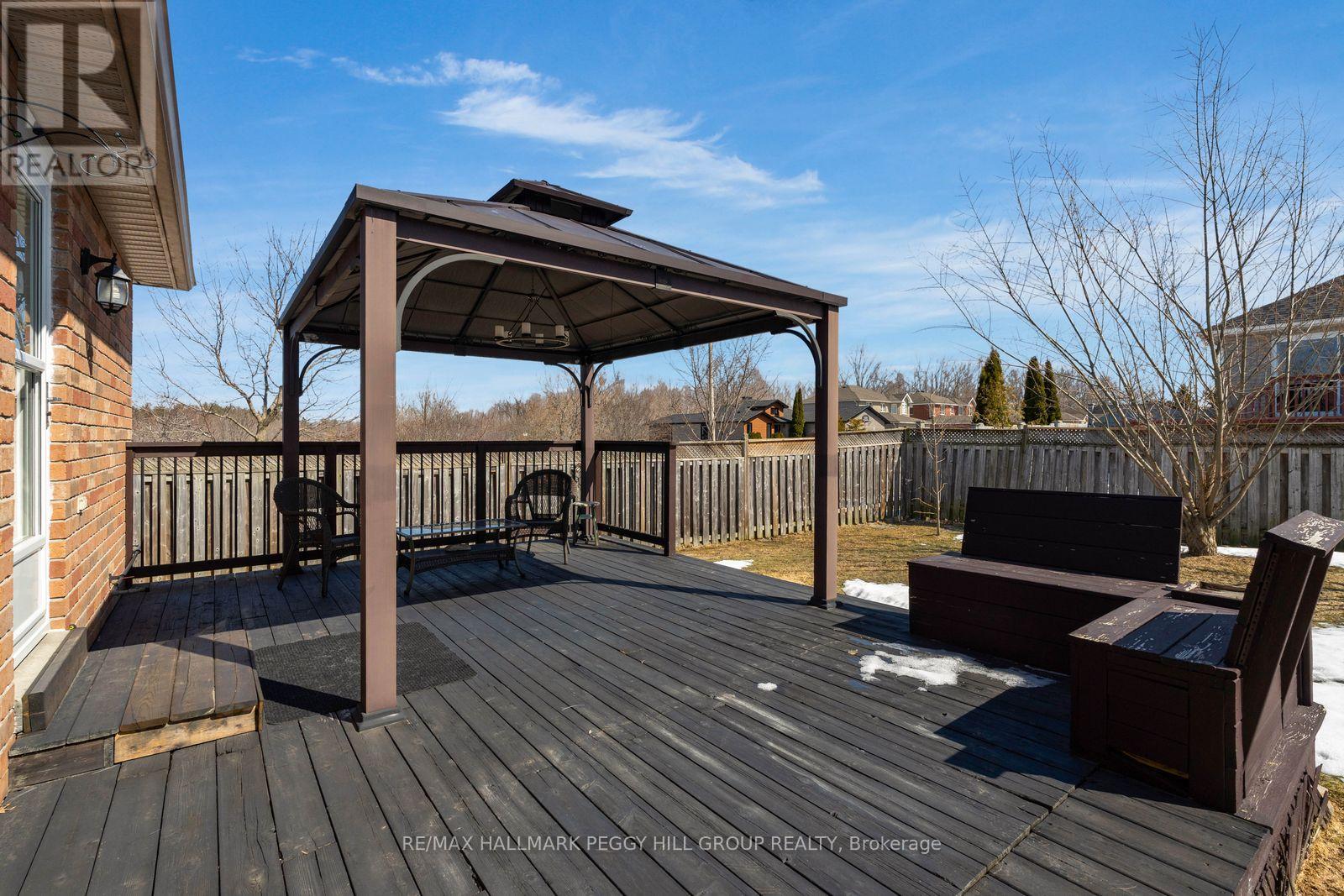 67 Forest Dale Drive, Barrie (Little Lake), Ontario  L4M 6M9 - Photo 15 - S12945116