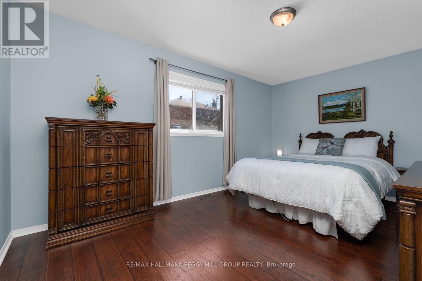 67 Forest Dale Drive, Barrie (Little Lake), Ontario  L4M 6M9 - Photo 7 - S12945116