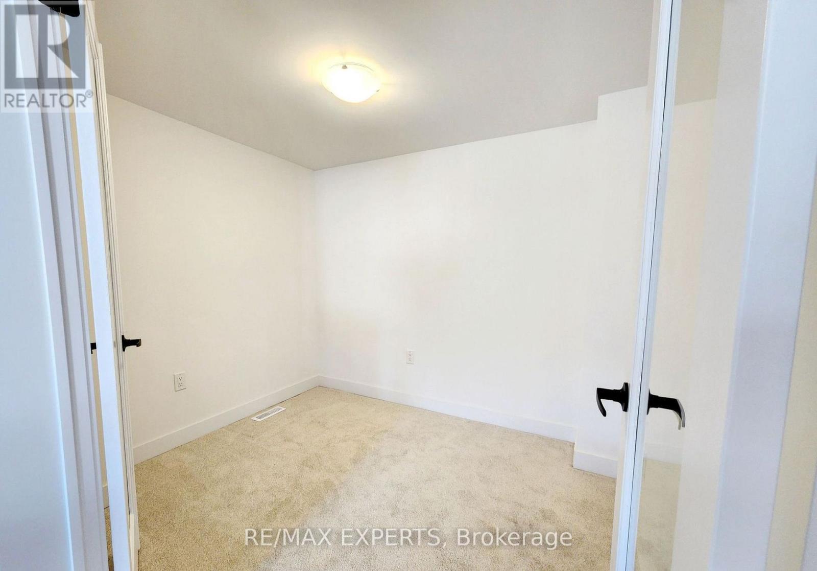 32 Silo Mews, Barrie, Ontario  L9J 0C2 - Photo 13 - S12945146