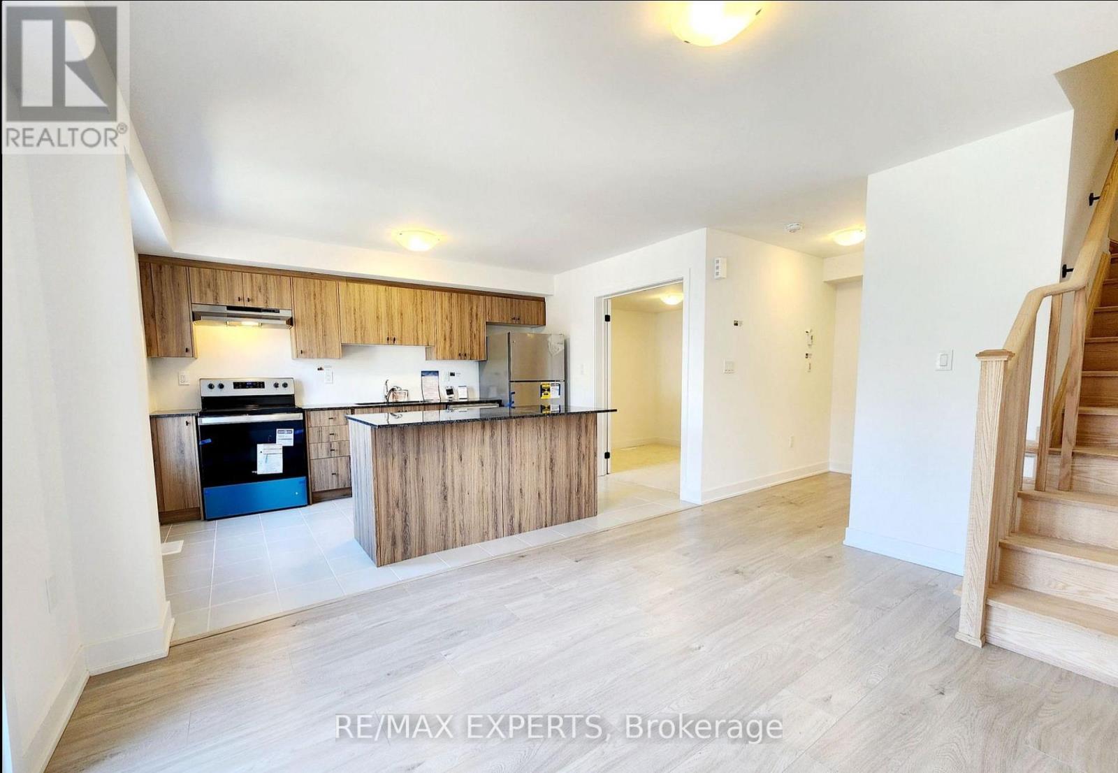 32 Silo Mews, Barrie, Ontario  L9J 0C2 - Photo 4 - S12945146