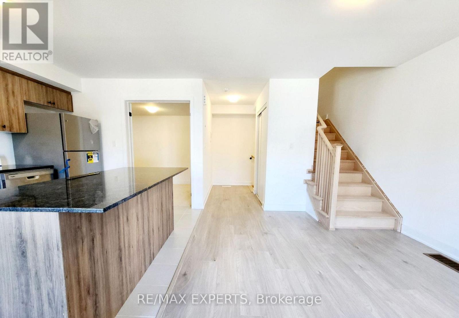 32 Silo Mews, Barrie, Ontario  L9J 0C2 - Photo 5 - S12945146