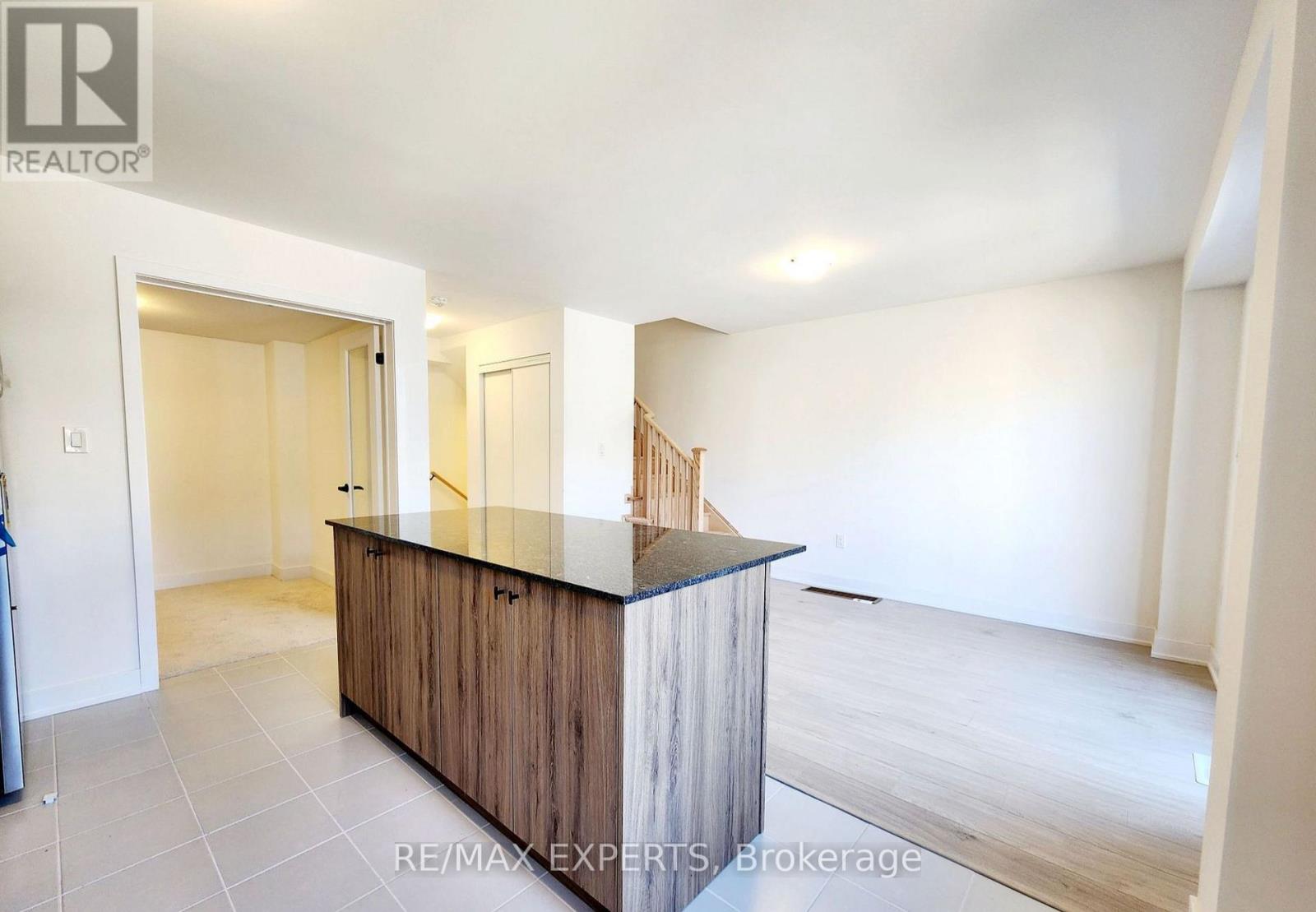 32 Silo Mews, Barrie, Ontario  L9J 0C2 - Photo 6 - S12945146