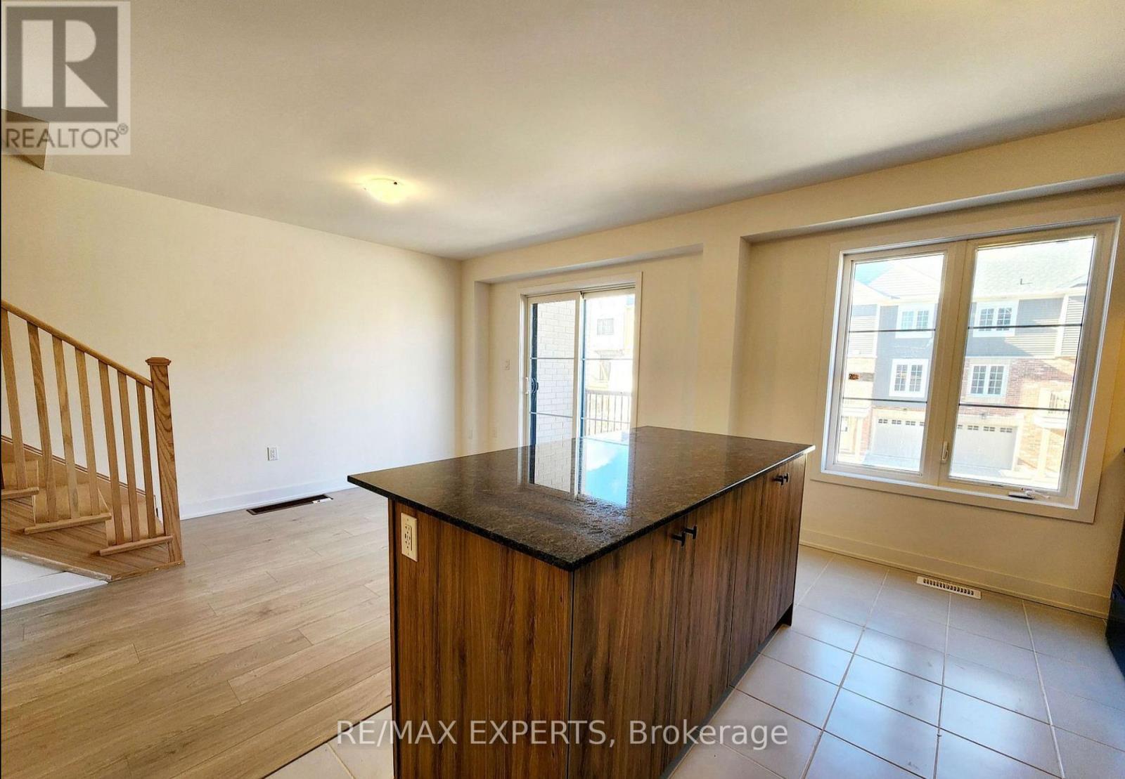 32 Silo Mews, Barrie, Ontario  L9J 0C2 - Photo 7 - S12945146