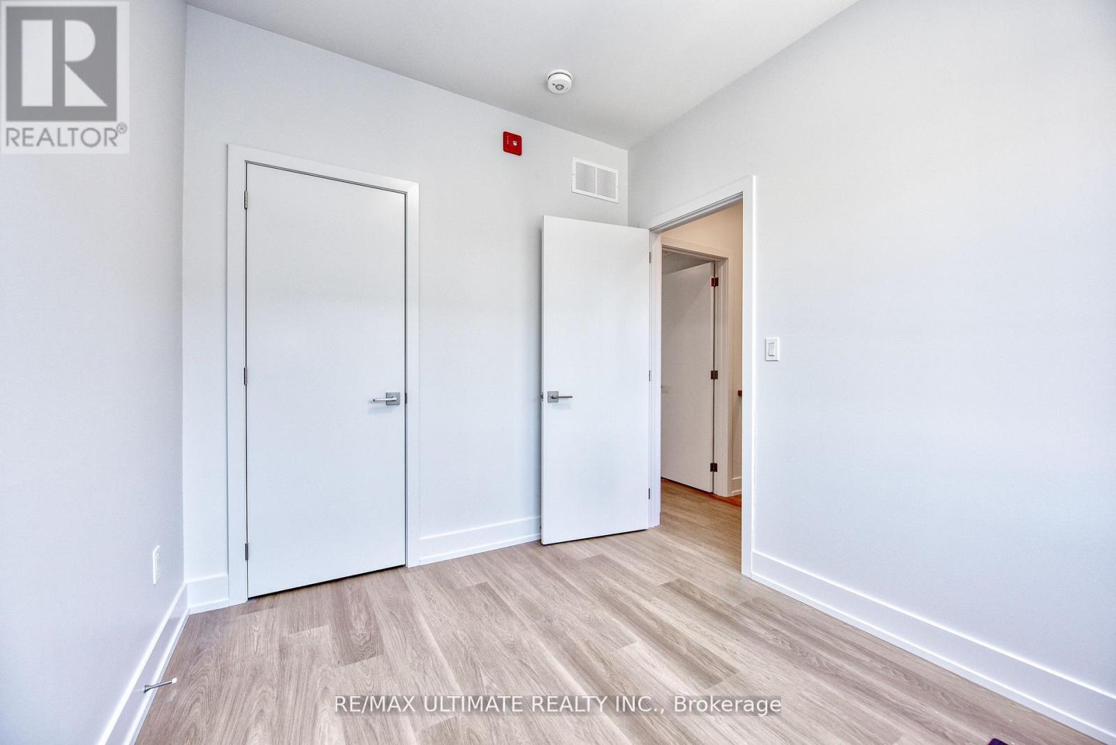 Laneway - 385 Mcroberts Avenue, Toronto, Ontario  M6E 4R1 - Photo 15 - W12944894