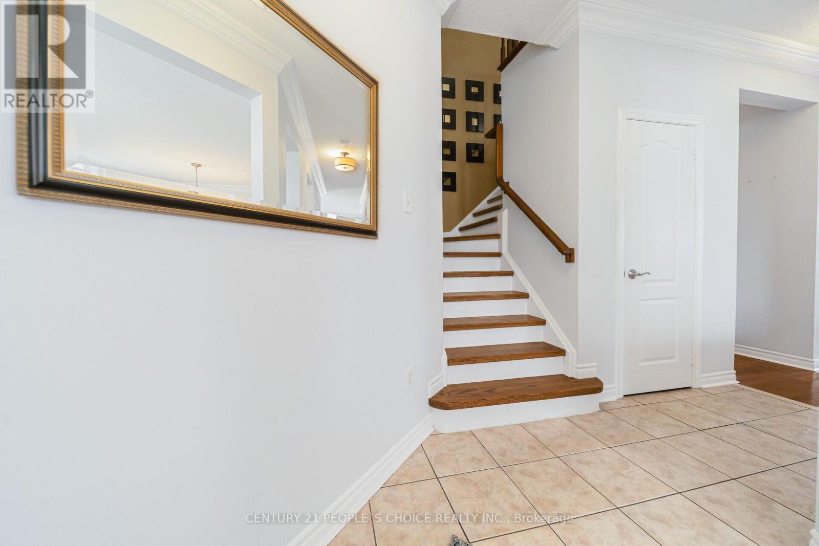 7107 Appletree Lane, Mississauga, Ontario  L5W 1W5 - Photo 7 - W12944912