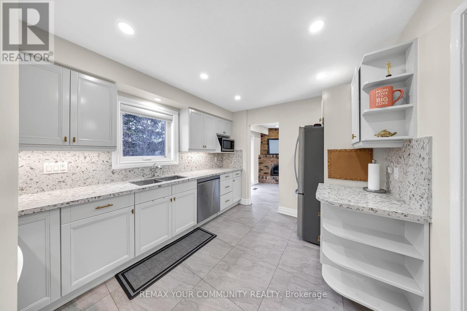 22 Madelaine Crescent, Brampton, Ontario  L6S 2Y9 - Photo 5 - W12944916