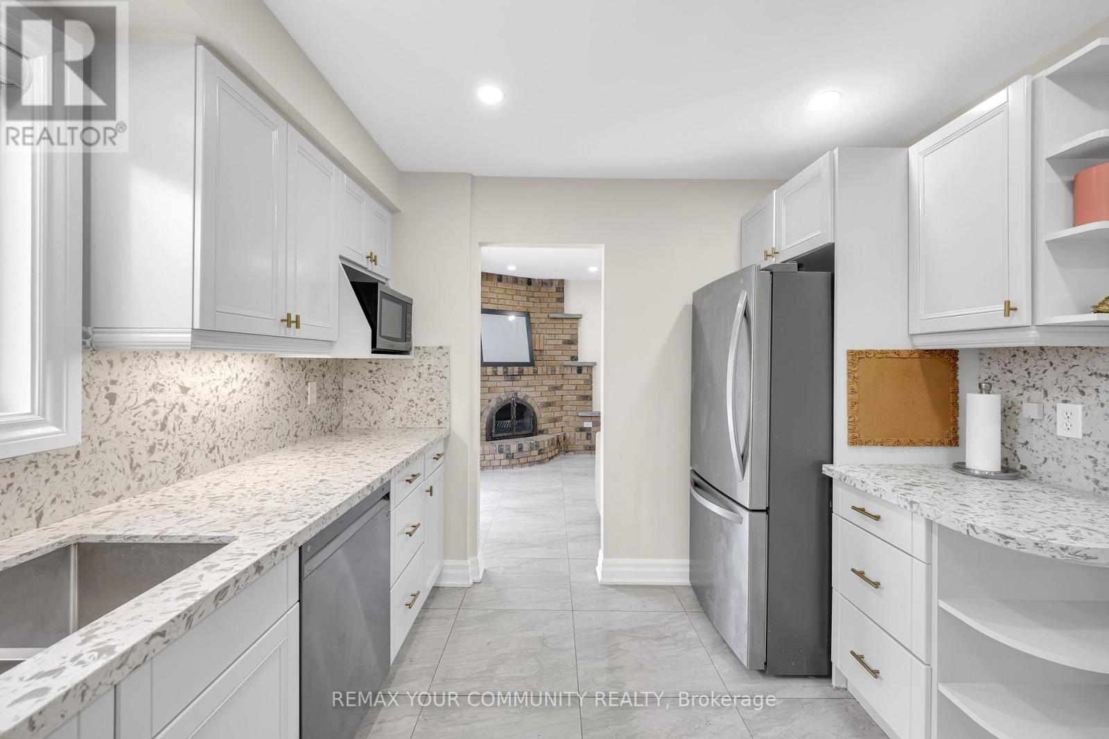 22 Madelaine Crescent, Brampton, Ontario  L6S 2Y9 - Photo 7 - W12944916