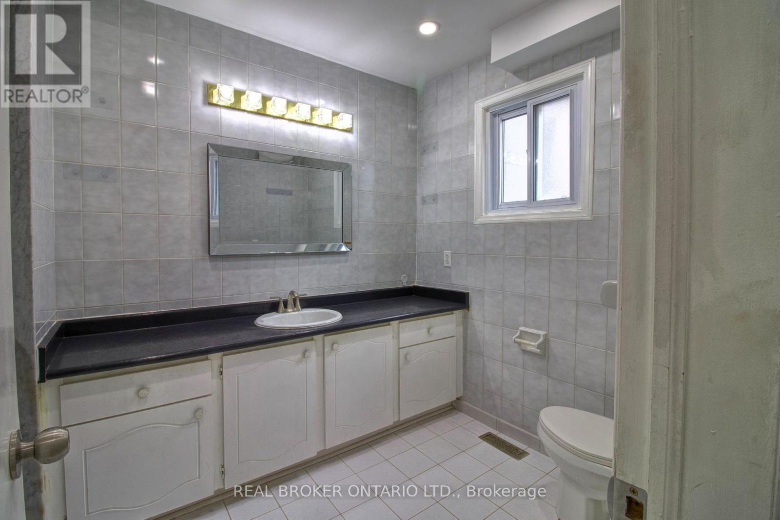 Ground - 25 Panorama Crescent, Brampton, Ontario  L6S 3T7 - Photo 5 - W12944940