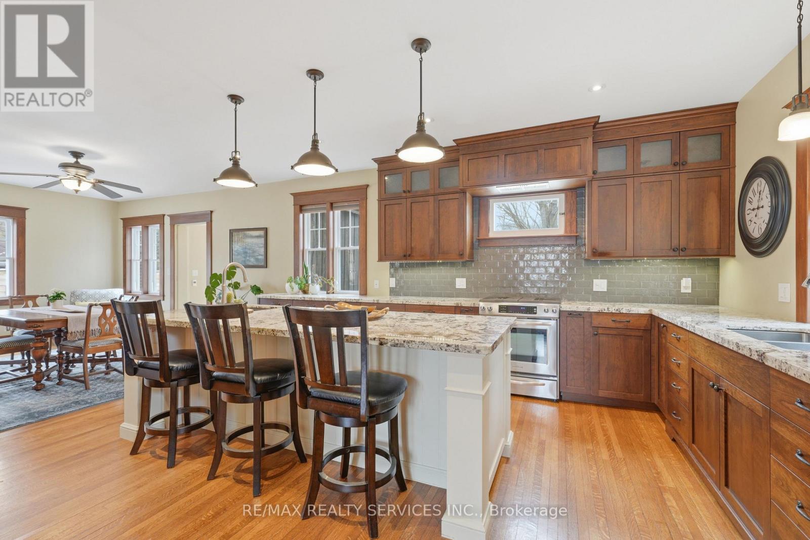 2 Maple Avenue, Caledon, Ontario  L7C 1K5 - Photo 12 - W12944958