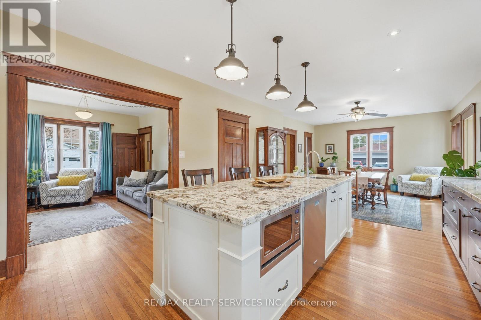 2 Maple Avenue, Caledon, Ontario  L7C 1K5 - Photo 15 - W12944958