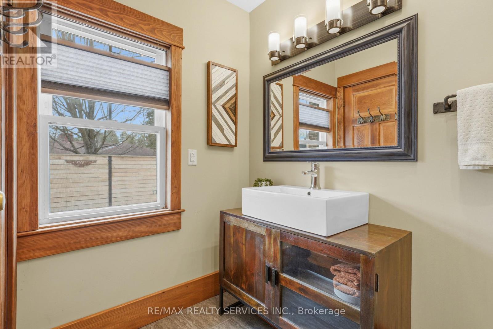 2 Maple Avenue, Caledon, Ontario  L7C 1K5 - Photo 24 - W12944958